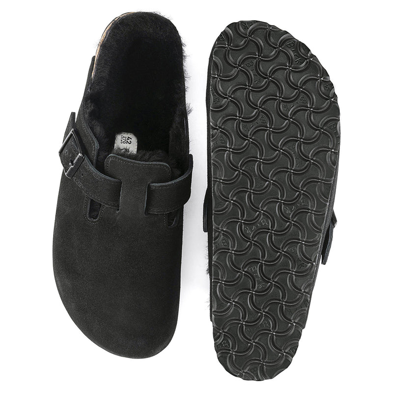Birkenstock Boston Shearling Clog. Unisex mule in black suede leather.