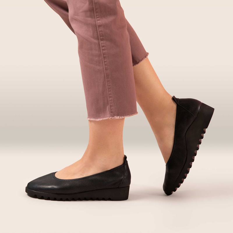 Brianna Slip On #color_navy