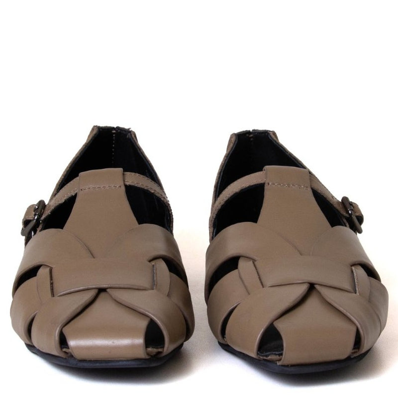 Hana Women's Leather Closed-Toe Sandal
