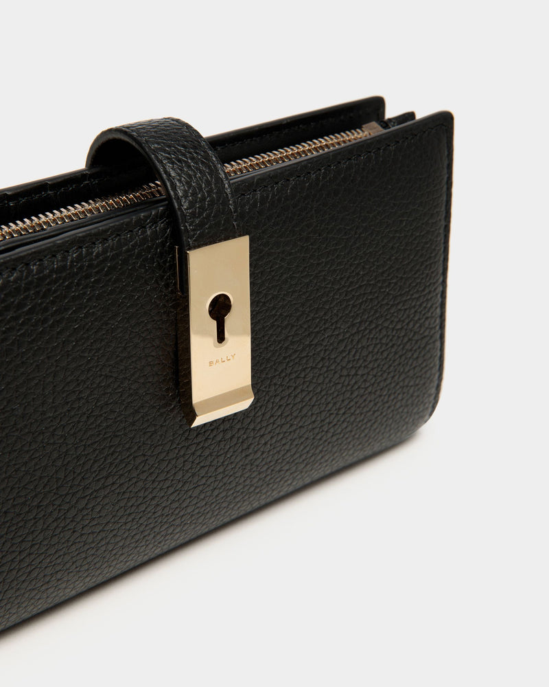 Lock Me Long Wallet In Black Grained Leather