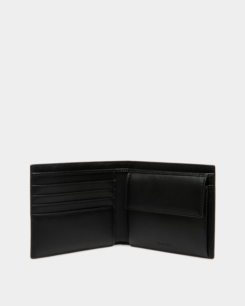 Mythos Bifold In Black Recycled Leather