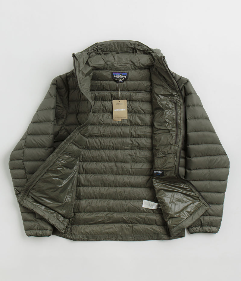Patagonia Down Sweater Hooded Jacket (NetPlus®) in Pine Needle Green