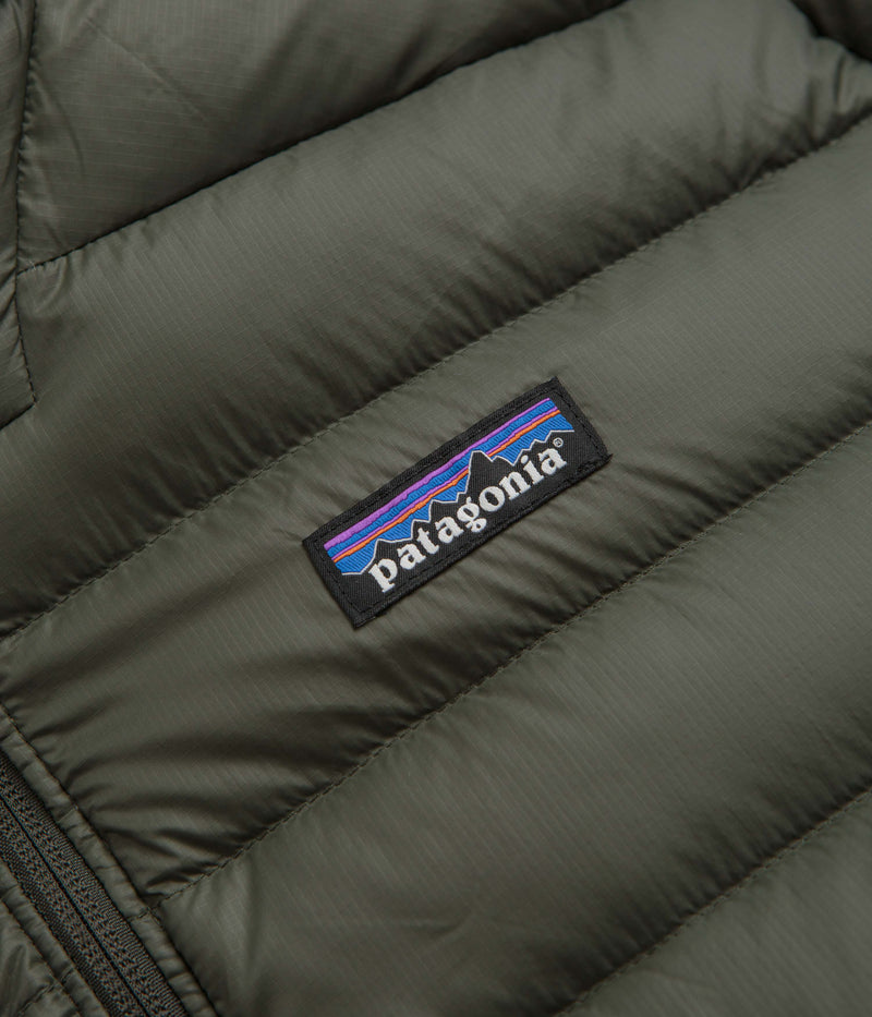 Patagonia Down Sweater Hooded Jacket (NetPlus®) in Pine Needle Green