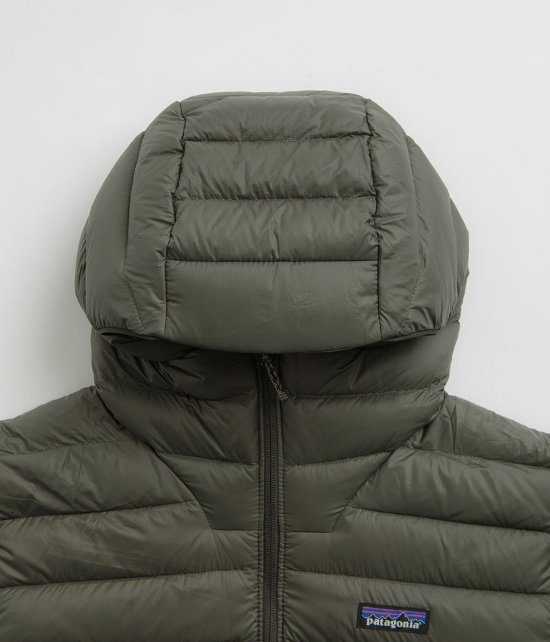 Patagonia Down Sweater Hooded Jacket (NetPlus®) in Pine Needle Green