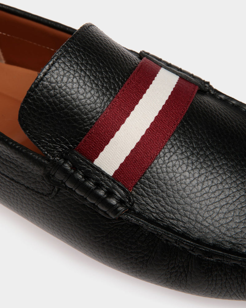Pilot | Men's Driver in Black Grained Leather | Bally | Still Life Detail
