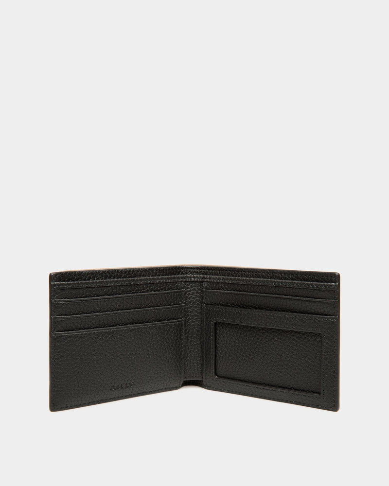 Ribbon Bifold In Black Leather