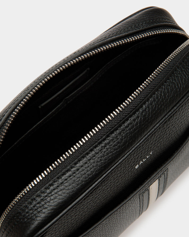Ribbon Toiletry Bag In Black Leather