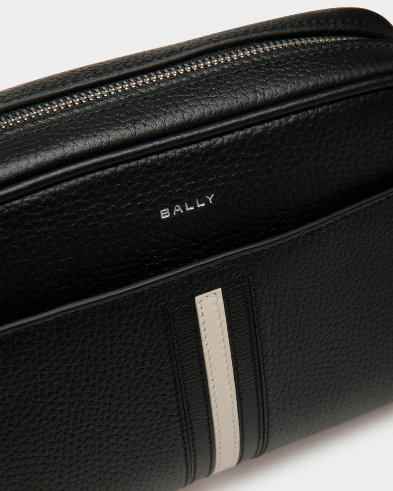 Ribbon Toiletry Bag In Black Leather