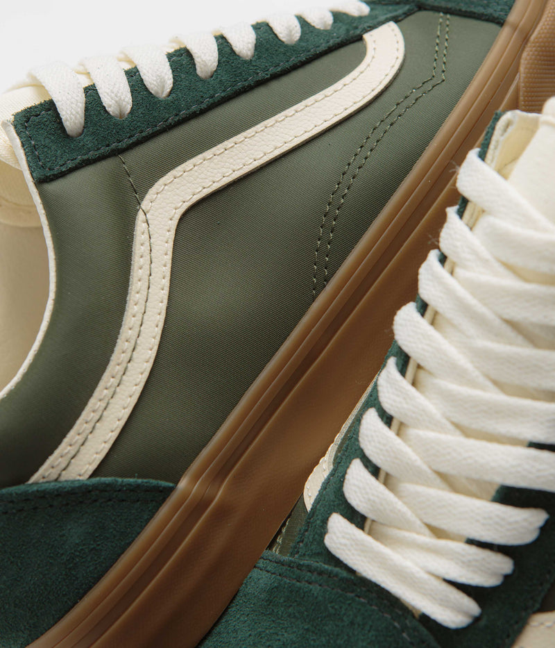 Vans Old Skool Shoes in Sporty Green and Gum