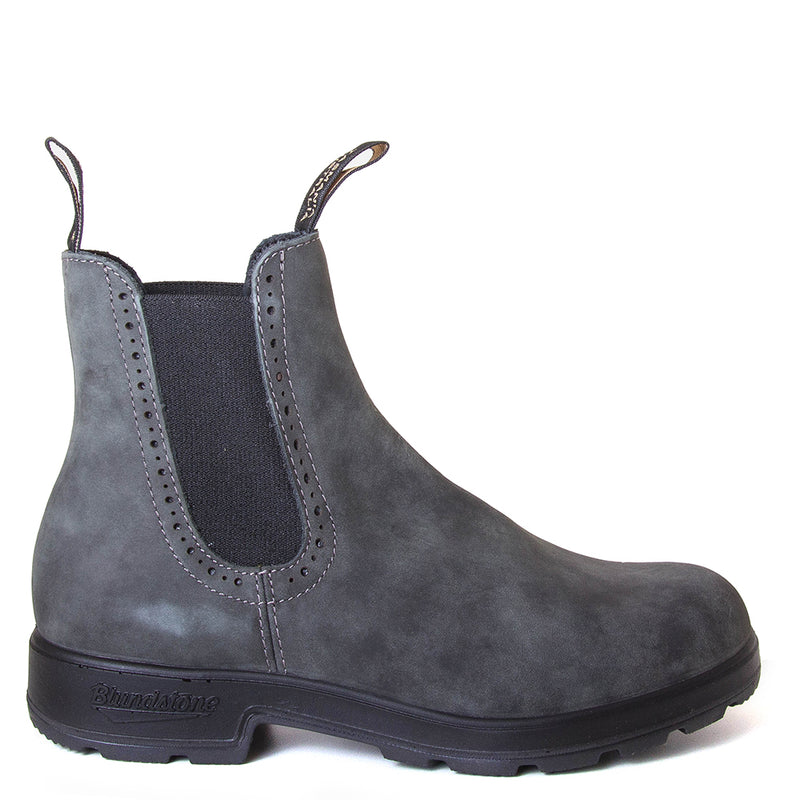 Blundstone Women's 1630 Chelsea Boot  in Rustic Black. Built to last. Perfect of everyday wear. Durable material, with comfortable shock absorption insole. Rubber sole. Side view.