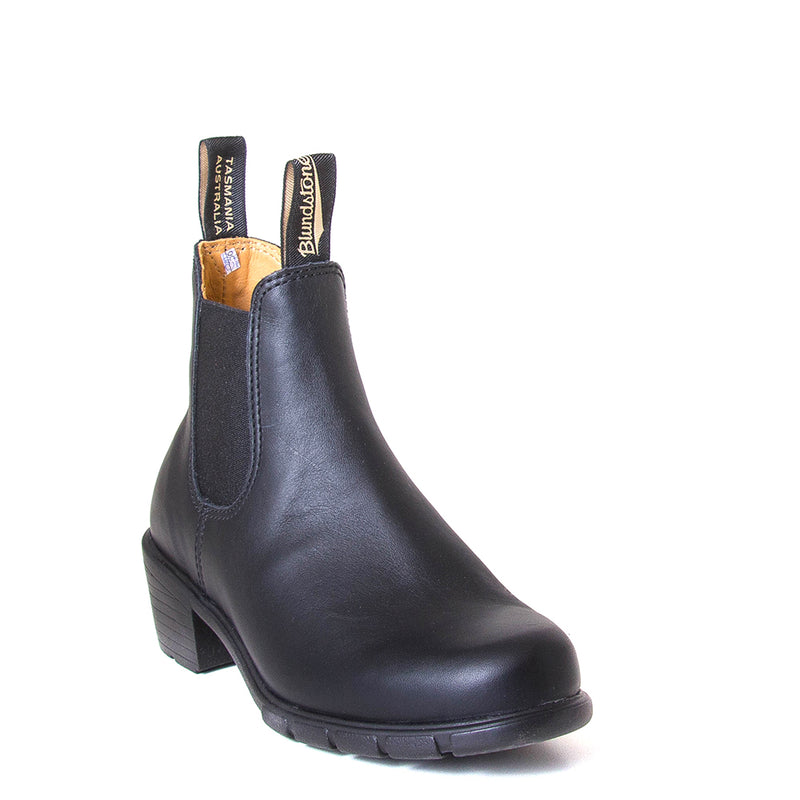 Blundstone Women's 16371 Chelsea Boot  in Black. Built to last. Perfect of everyday wear. Durable material, with comfortable shock absorption insole. Rubber sole. 3/4 pair view.