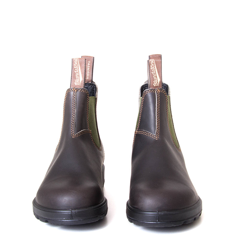 Blundstone Women's 519 Chelsea Boot in Black. Built to last. Durable material, with comfortable shock absorption insole. Rubber sole. Front pair view.
